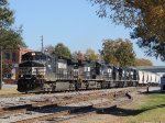 NS 9124 / 9941 / 6075 / 5552 & 5089 (High-hood) leading a mixed freight train